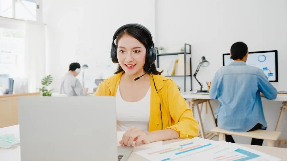 A Complete Guide: 18 Ways to Handle Customer Complaints