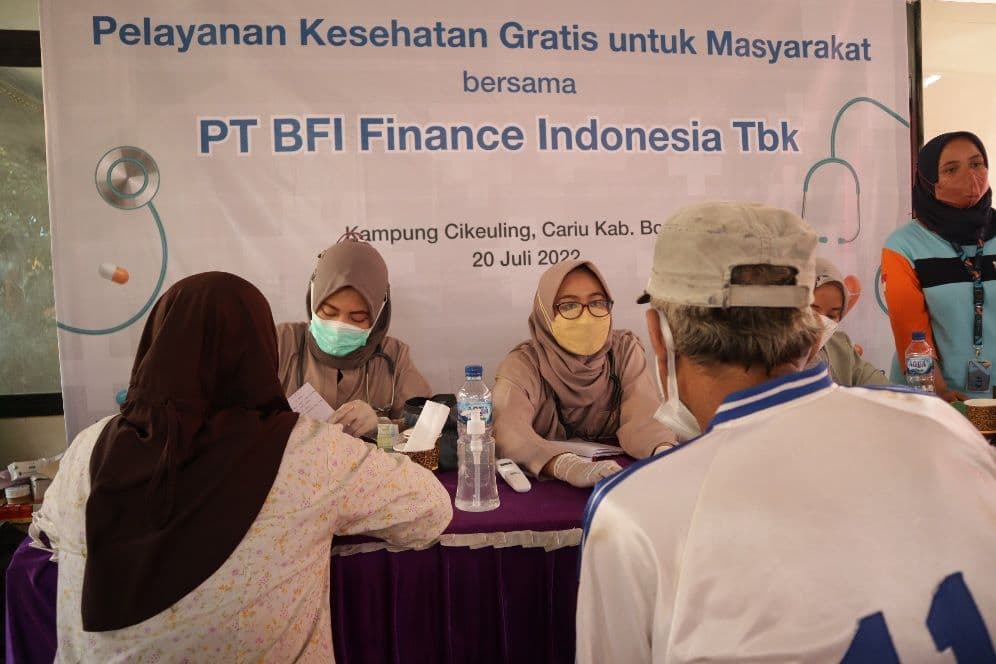 BFI Finance Opens Free Medical Service for Kampung Cikeuling Community