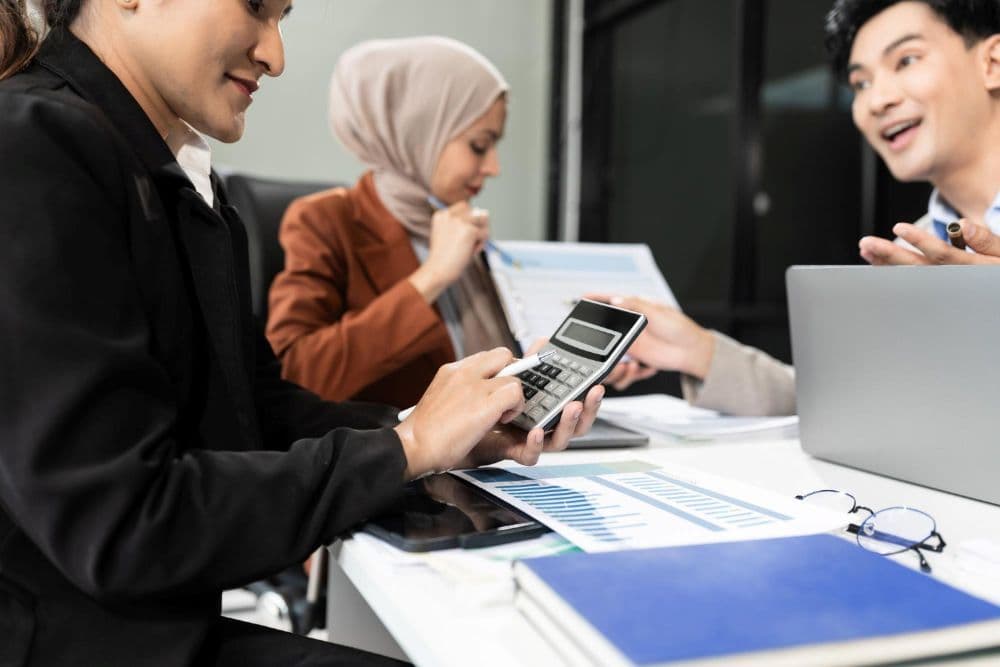 Cek Tabel Angsuran BFI Finance untuk Motor & Mobil Terbaru di Sini