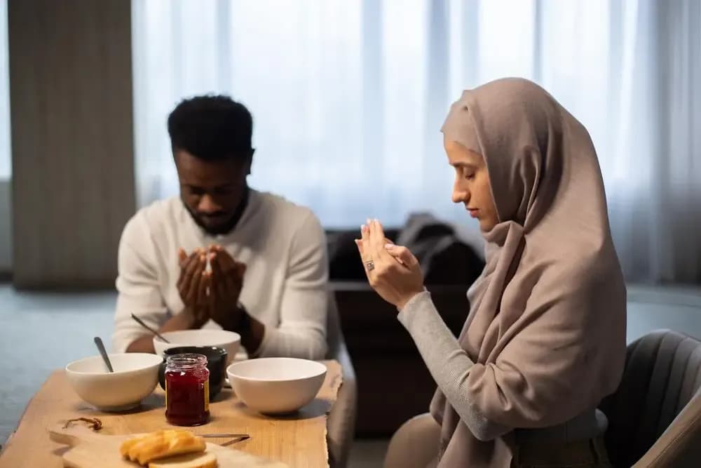 Adab of Eating and Drinking in Islam: Benefits and 12 Procedures