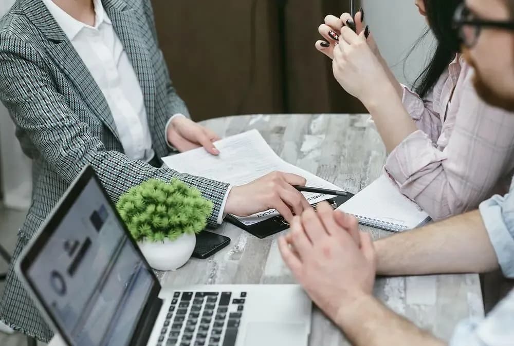 Flat Interest Is: Definition, Advantages, and How to Calculate It