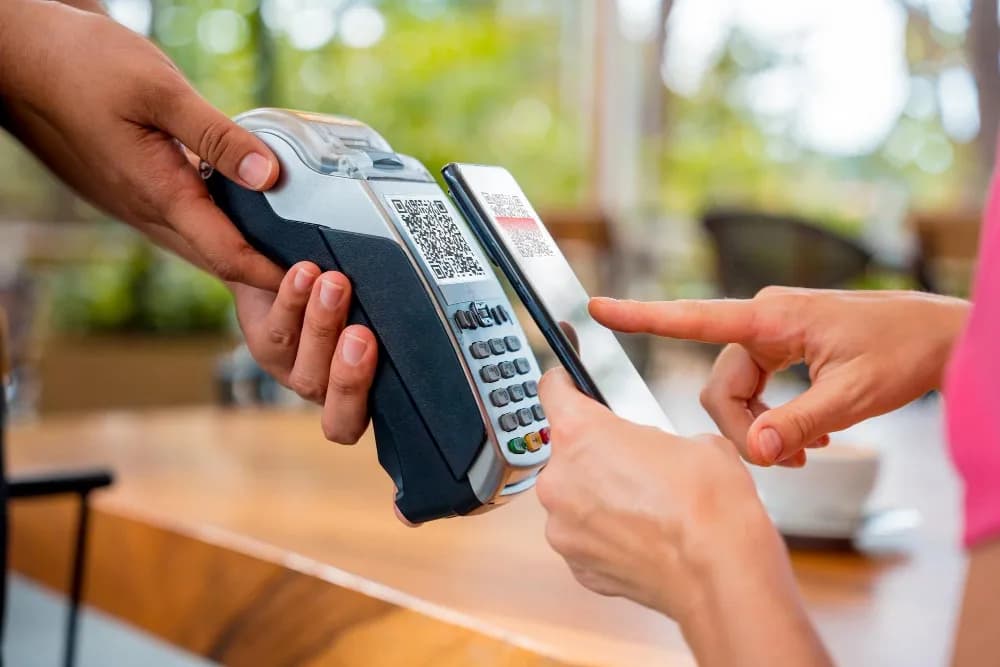 What is a Cashless Society? Know its Advantages and Disadvantages