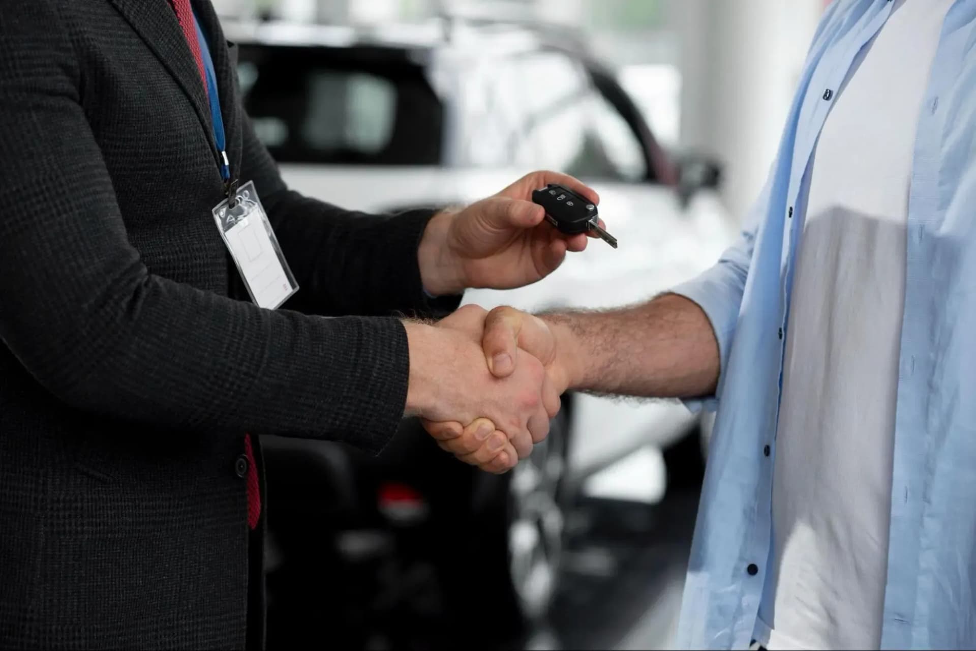 Pekerja Kantoran Bisa Kok Beli Mobil, Simak Tips Nya Disini!