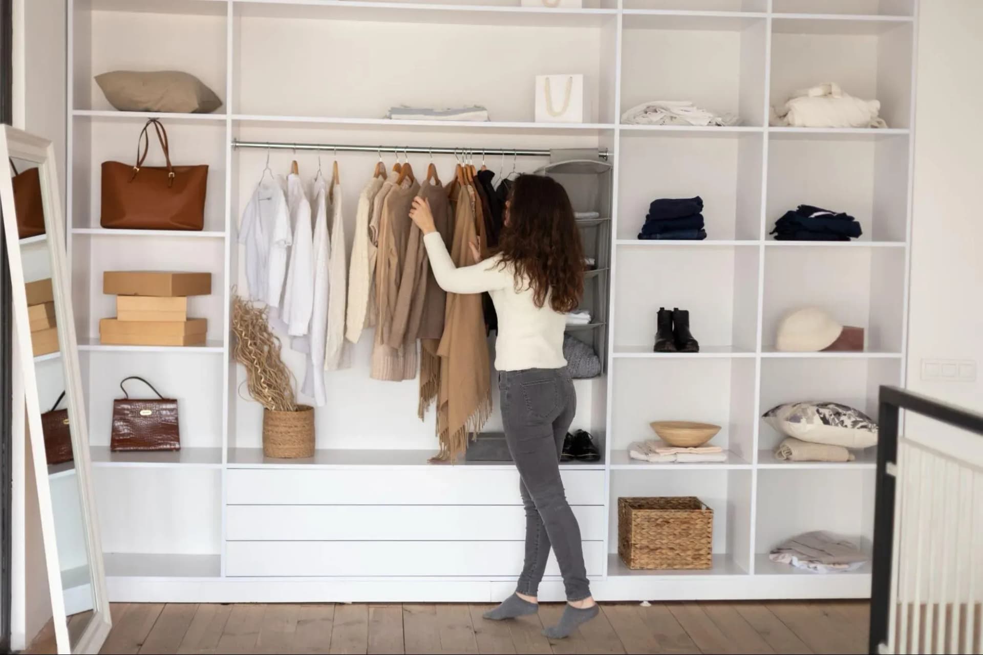 Understanding Walk-In-Wardrobe, the Trendy Wardrobe Amongst Young Adults