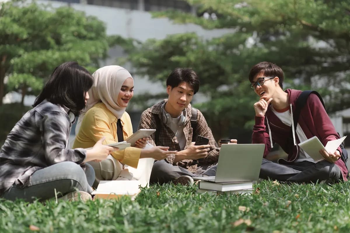 Pinjaman untuk Kuliah: Manfaat, Kegunaan, dan Tips Memilihnya